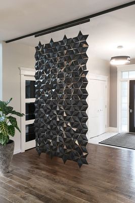 Hängender Raumteiler Facet 136 x 236 cm mit Laufschiene