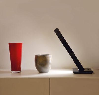 Lampada cromata a Led dal design chic e moderno | Mithra di Brillamenti