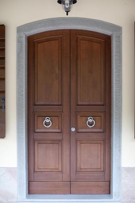 Portoni in legno massello