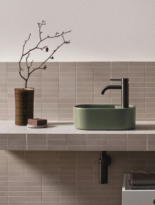 Oval washbasin with one hole