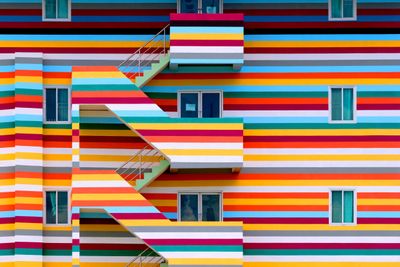 Colori di tendenza 2025: innovazione e stile per l'alluminio decorato. - Decoral Group