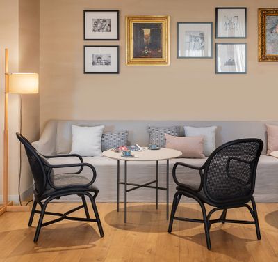 Grada indoor round dining table | Indoor Furniture