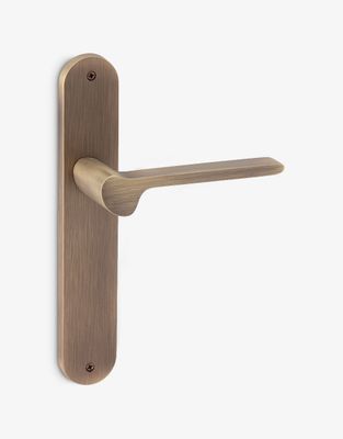 Juego de manillas con placa ovalada Sokol