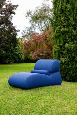 LIEVA outdoor convertible lounge chair / daybed