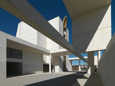 Chiesa Santa Beretta Molla a Trezzano in calcestruzzo fotocatalitico