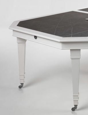 Iris Table