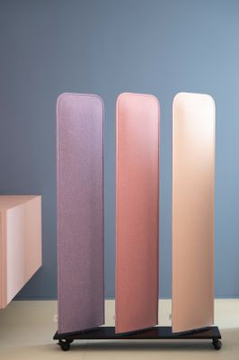 Mobile sound-absorbing partition panels on wheels Ouverture