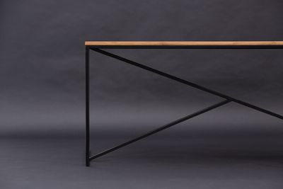 OIA Esstisch — Stahl & Eiche Tisch im Industriedesign | MAZANLI Berlin