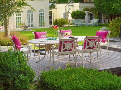 Luxor 6 Seater Oval Set