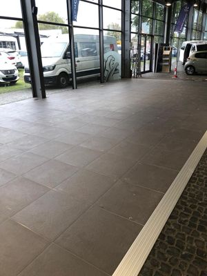 CAR DEALER RENOVATION