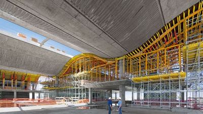 Undulating roof construction efficiently formed