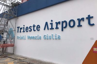 IMPIANTI PUBBLICITARI ED INSEGNE PRESSO TRIESTE AIRPORT