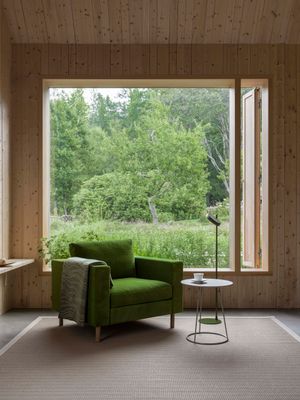 Solid easy chair