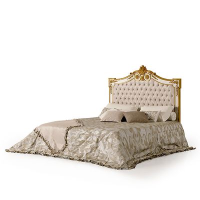 Classic bed with capitonné headboard with a timeless style