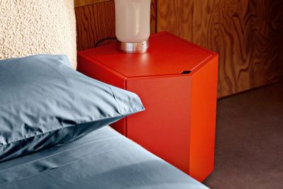 Z24 Nightstand 728 Coffee Table