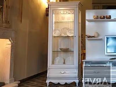 FENICE - Solid wood display cabinet with integrated lighting _ Arvestyle
