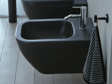 HAPPY D.2 PLUS - Wall-hung ceramic bidet with overflow _ Duravit