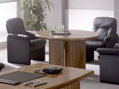 COMMODORE - Round wooden meeting table _ Dyrlund