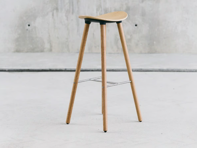 COMA WOOD - High wooden stool with footrest _ ENEA