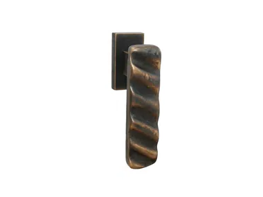 LATUS MG2223 - DK bronze window handle on rose _ Fama International