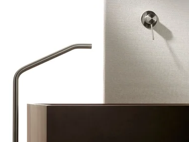 CORSIVO 11221T-11100 - Floor standing stainless steel bathtub spout with aerator _ MINA