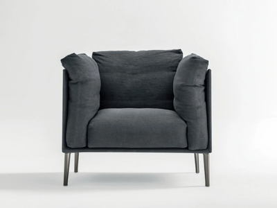 KUBÌ - Upholstered armchair with armrests _ Novamobili