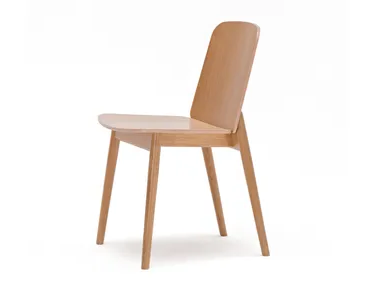 A-PROP-4390 - Beech chair _ Paged