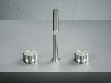 MODO 17 32V - 3 hole countertop washbasin mixer _ Quadrodesign