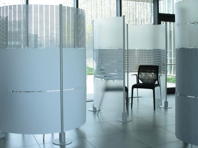 SLALOM - Freestanding aluminium and PVC office screen _ Slalom