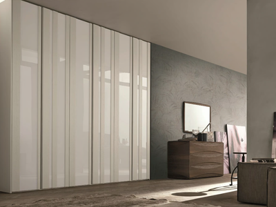 STRIKE - Wardrobe _ Tomasella