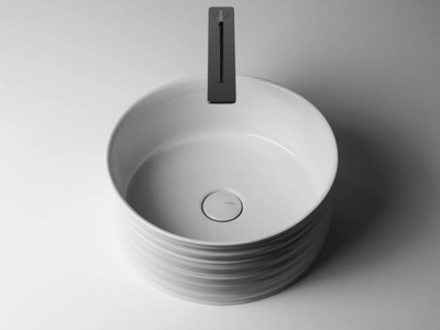 TRACE - Countertop round single ceramic washbasin _ Valdama