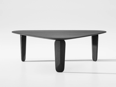 KUYU - Low triangular solid wood coffee table _ ZEITRAUM